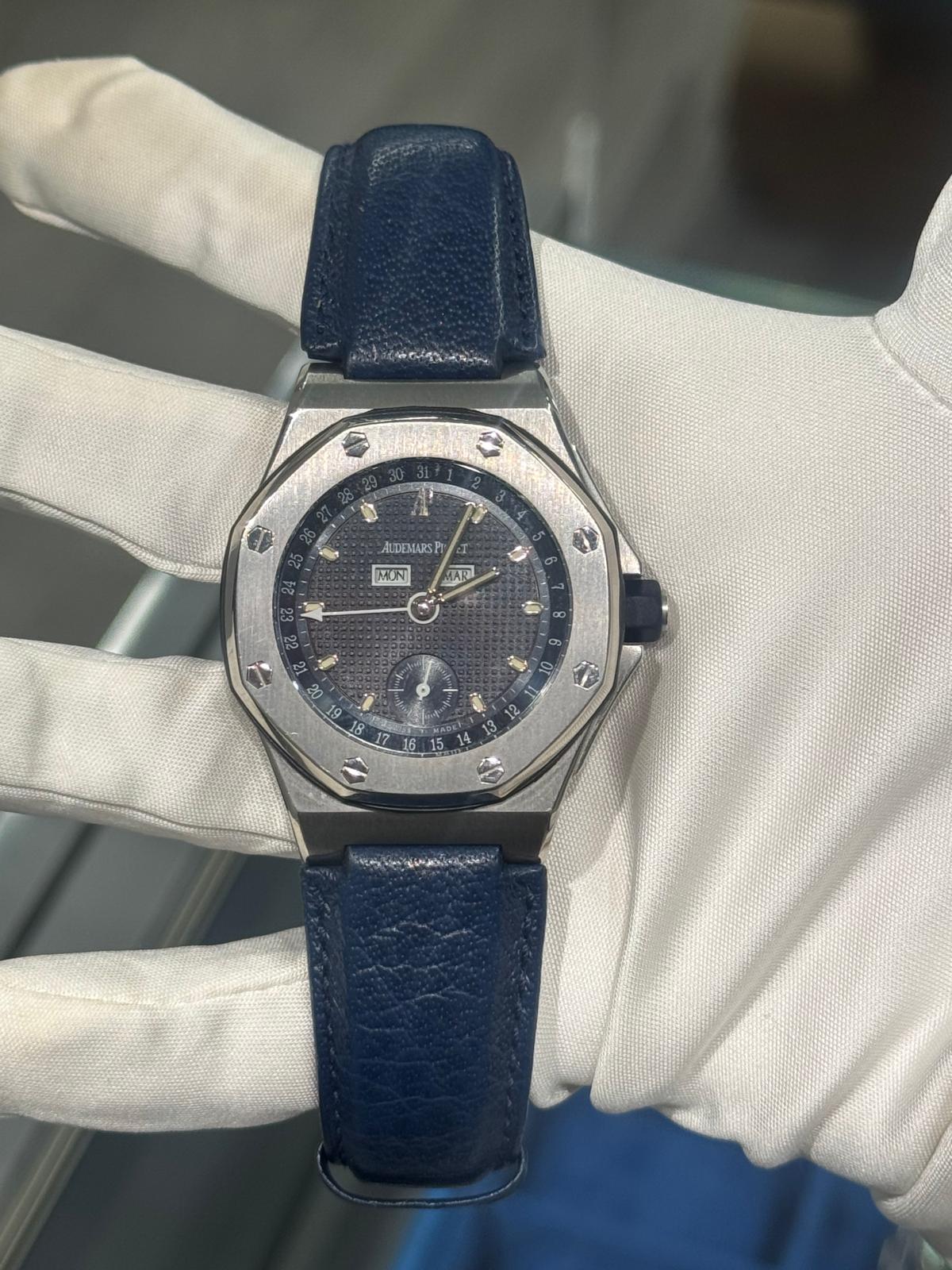 Audemars Piguet - Royal Oak Offshore - Triple Calendar - 38 MM - Steel - Dark Blue Dial - 25808ST.0.0009/01