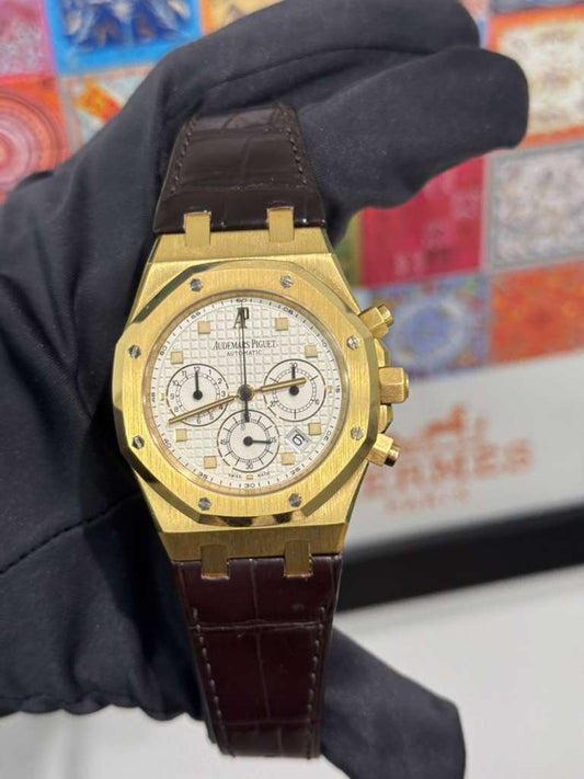 Audemars Piguet - Royal Oak Chronograph - 39 MM - Yellow Gold - 26022BA.OO.D088CR.01