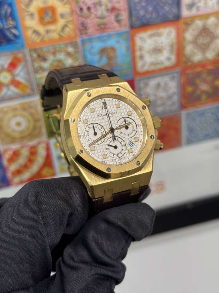 Audemars Piguet - Royal Oak Chronograph - 39 MM - Yellow Gold - 26022BA.OO.D088CR.01