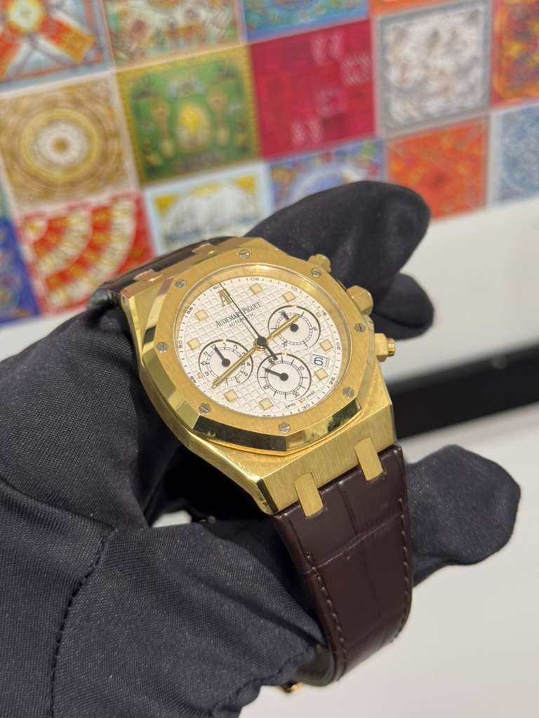 Audemars Piguet - Royal Oak Chronograph - 39 MM - Yellow Gold - 26022BA.OO.D088CR.01