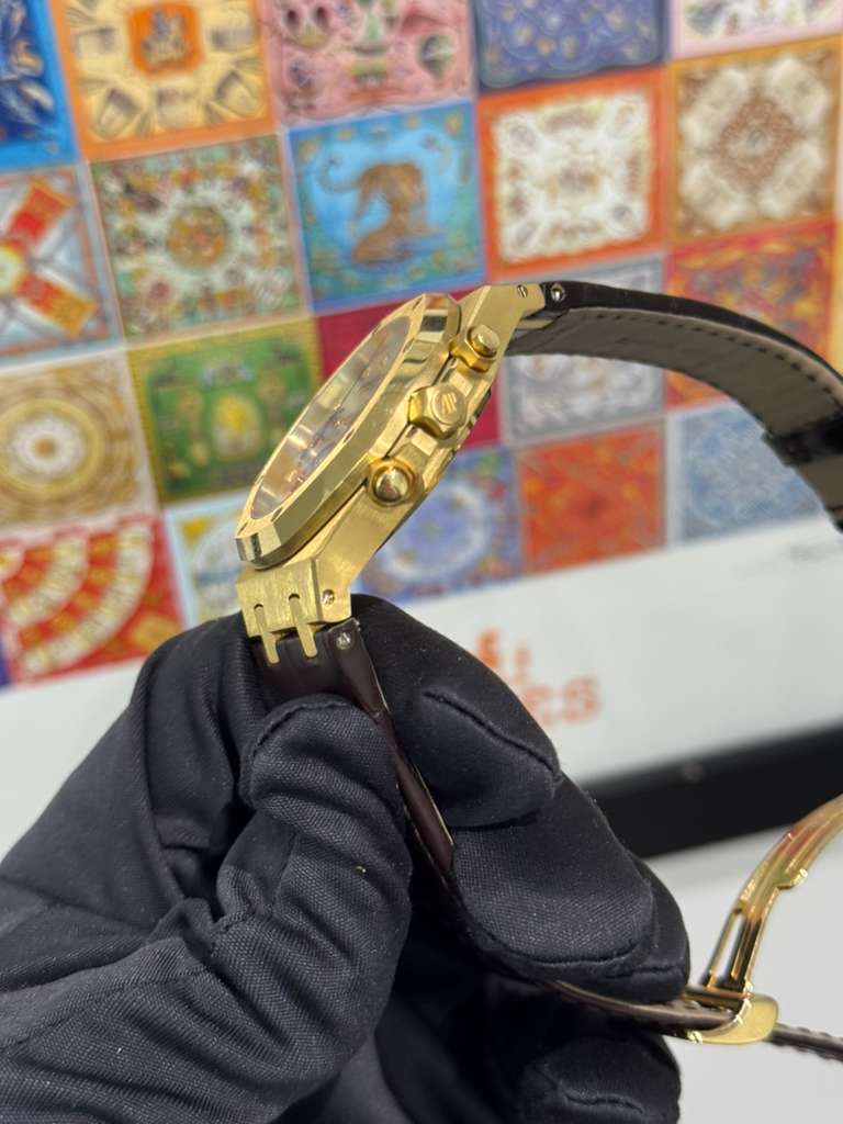 Audemars Piguet - Royal Oak Chronograph - 39 MM - Yellow Gold - 26022BA.OO.D088CR.01