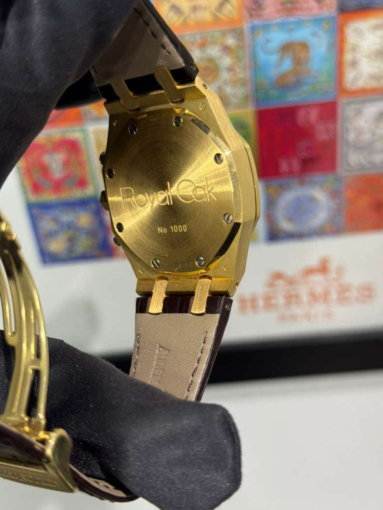 Audemars Piguet - Royal Oak Chronograph - 39 MM - Yellow Gold - 26022BA.OO.D088CR.01