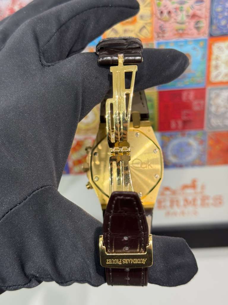 Audemars Piguet - Royal Oak Chronograph - 39 MM - Yellow Gold - 26022BA.OO.D088CR.01