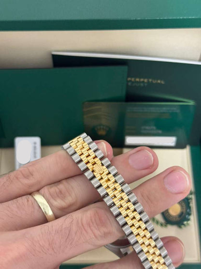 Rolex Steel and Yellow Gold Datejust - 31 MM - Jubilee Bracelet - Fluted Bezel - Mother-of-Pearl Diamond Dial - 278273-0028