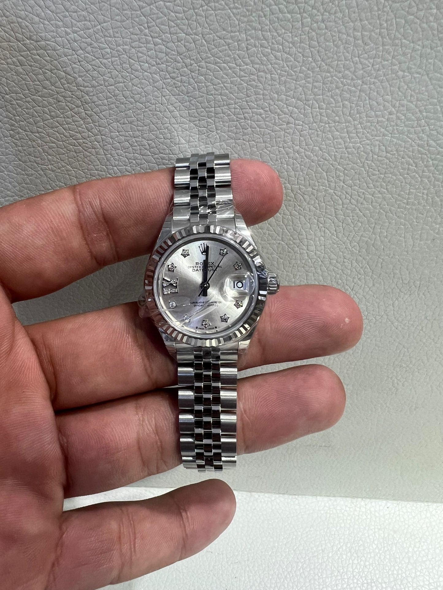 Rolex - Lady-Datejust - 28 MM - Oystersteel and White Gold - Silver Diamond Star Dial - Fluted Bezel - Jubilee Bracelet - 279174