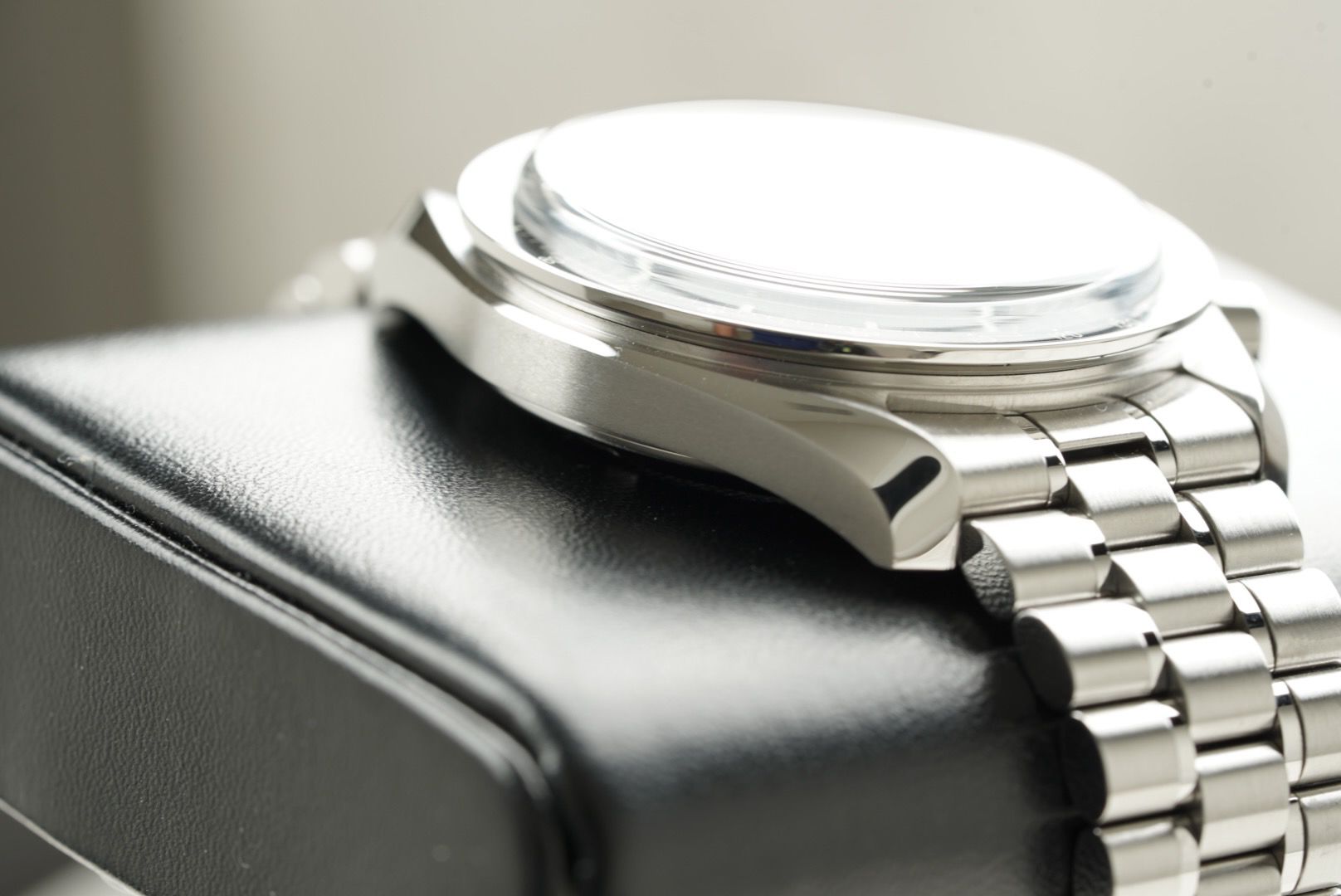 Omega Speedmaster Stainless Steel 42 MM - Stainless Steel Bracelet - Black Dial - 310.30.42.50.01.002