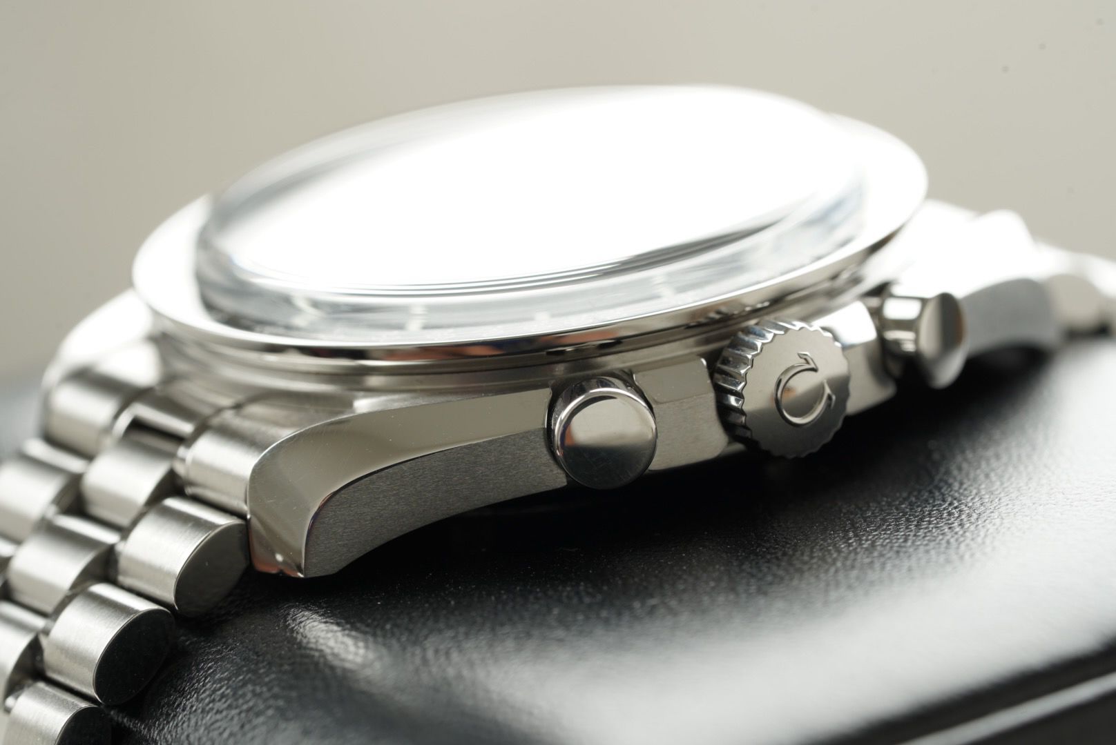Omega Speedmaster Stainless Steel 42 MM - Stainless Steel Bracelet - Black Dial - 310.30.42.50.01.002
