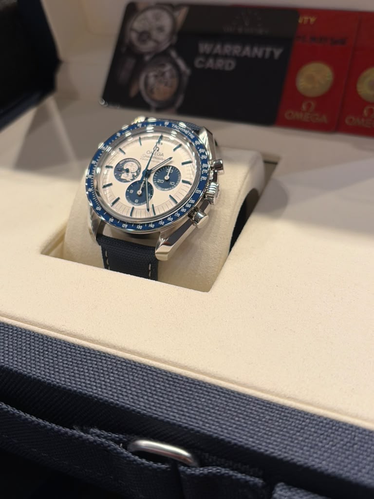 Omega Speedmaster "Silver Snoopy Award" 50th Anniversary Stainless Steel 42 MM - Coated Nylon Fabric Bracelet - Silver Dial - 310.32.42.50.02.001