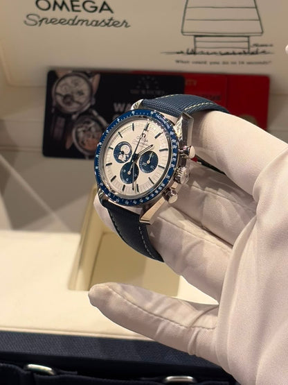 Omega Speedmaster "Silver Snoopy Award" 50th Anniversary Stainless Steel 42 MM - Coated Nylon Fabric Bracelet - Silver Dial - 310.32.42.50.02.001