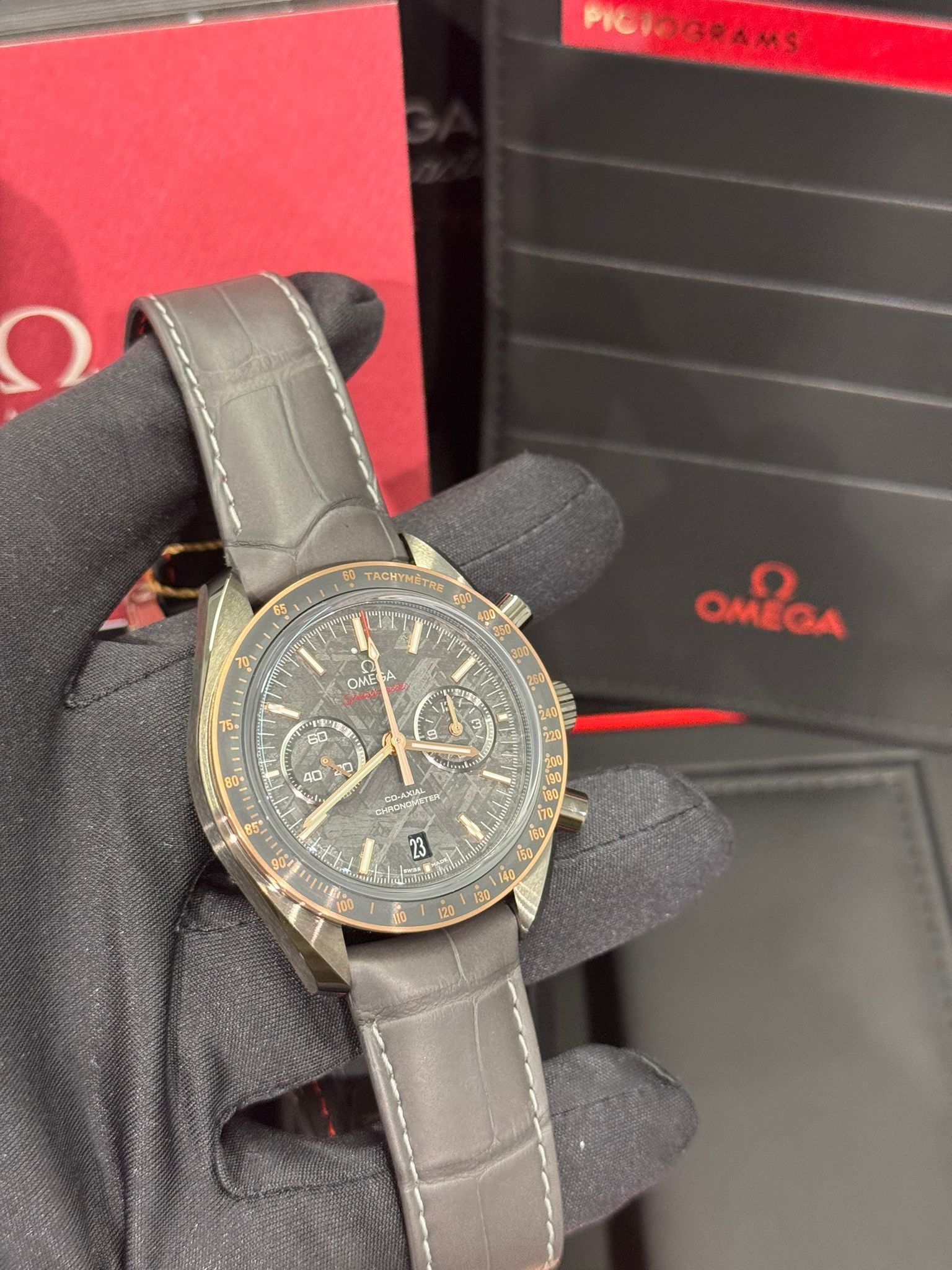 Omega Speedmaster Grey Ceramic 44.25 MM - Grey Leather Strap - Grey Dial - 311.63.44.51.99.001