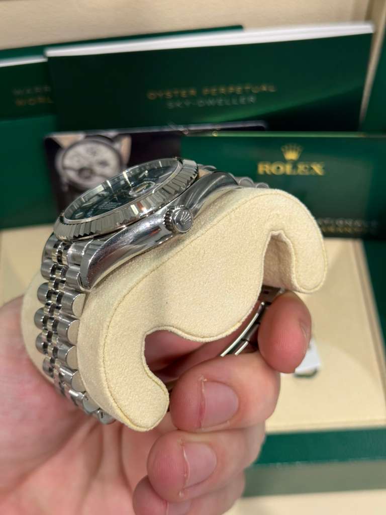 Rolex Stainless Steel & White Gold Sky Dweller Watch - 42 MM - Jubilee Bracelet - Blue Dial - 326934 blij