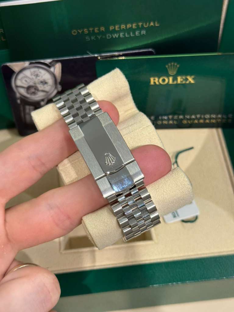 Rolex Stainless Steel & White Gold Sky Dweller Watch - 42 MM - Jubilee Bracelet - Blue Dial - 326934 blij