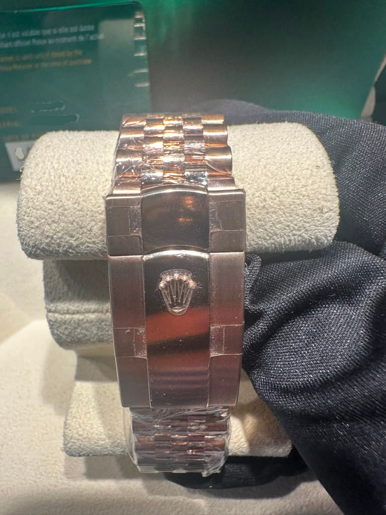 Rolex Sky Dweller - 42 MM - Rose Gold - Blue Dial - 336935-0005