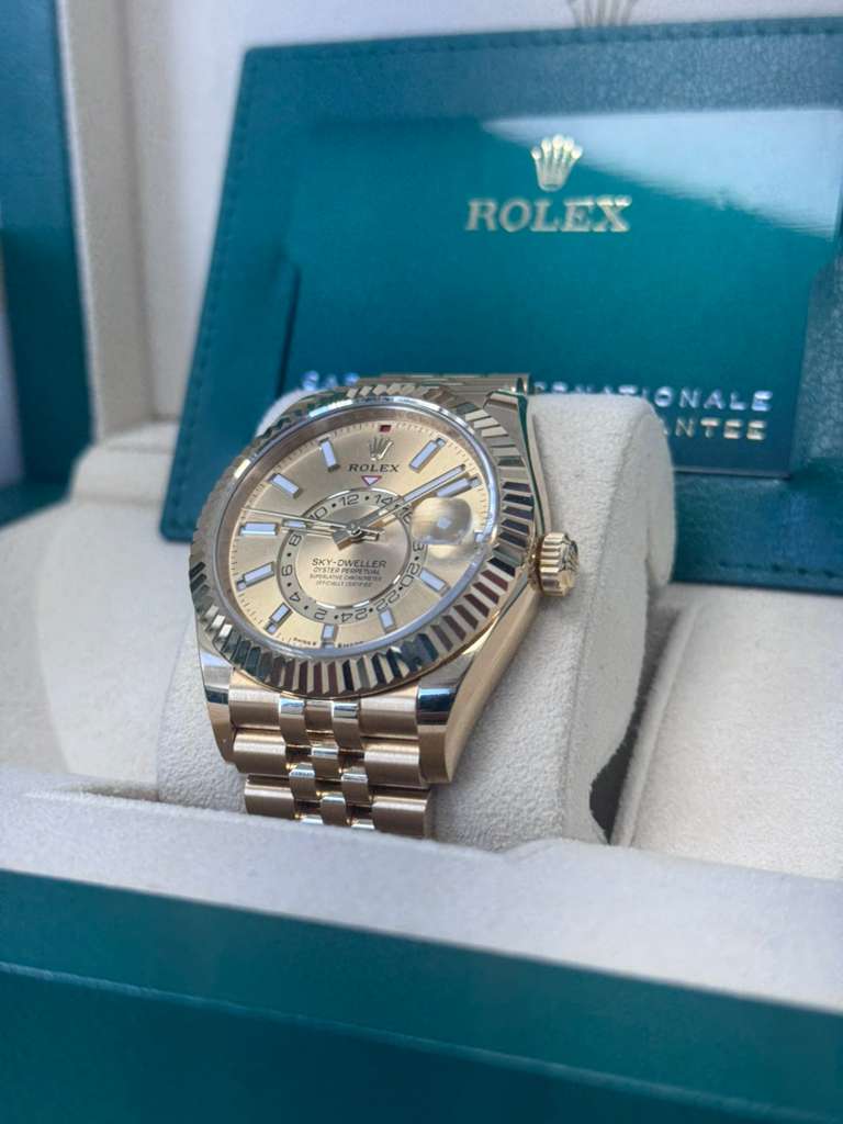 Rolex Sky Dweller - 42 MM - Yellow Gold - Champagne Dial - 336938 JCh