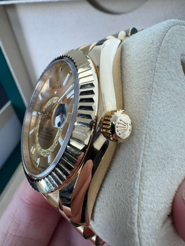 Rolex Sky Dweller - 42 MM - Yellow Gold - Champagne Dial - 336938 JCh