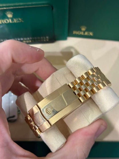 Rolex Sky Dweller - 42 MM - Yellow Gold - Champagne Dial - 336938-0004