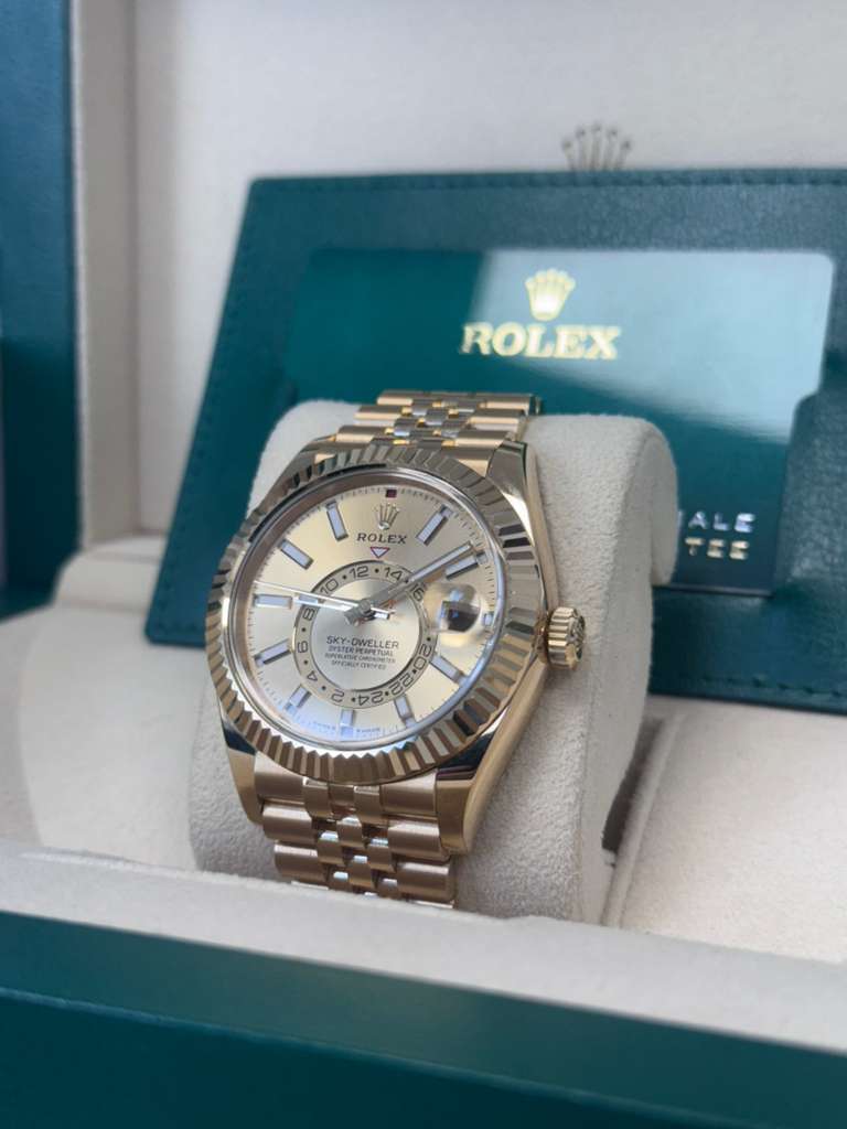 Rolex Sky Dweller - 42 MM - Yellow Gold - Champagne Dial - 336938 JCh