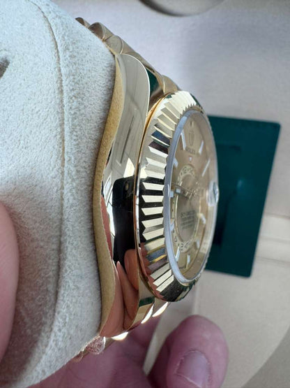 Rolex Sky Dweller - 42 MM - Yellow Gold - Champagne Dial - 336938-0004