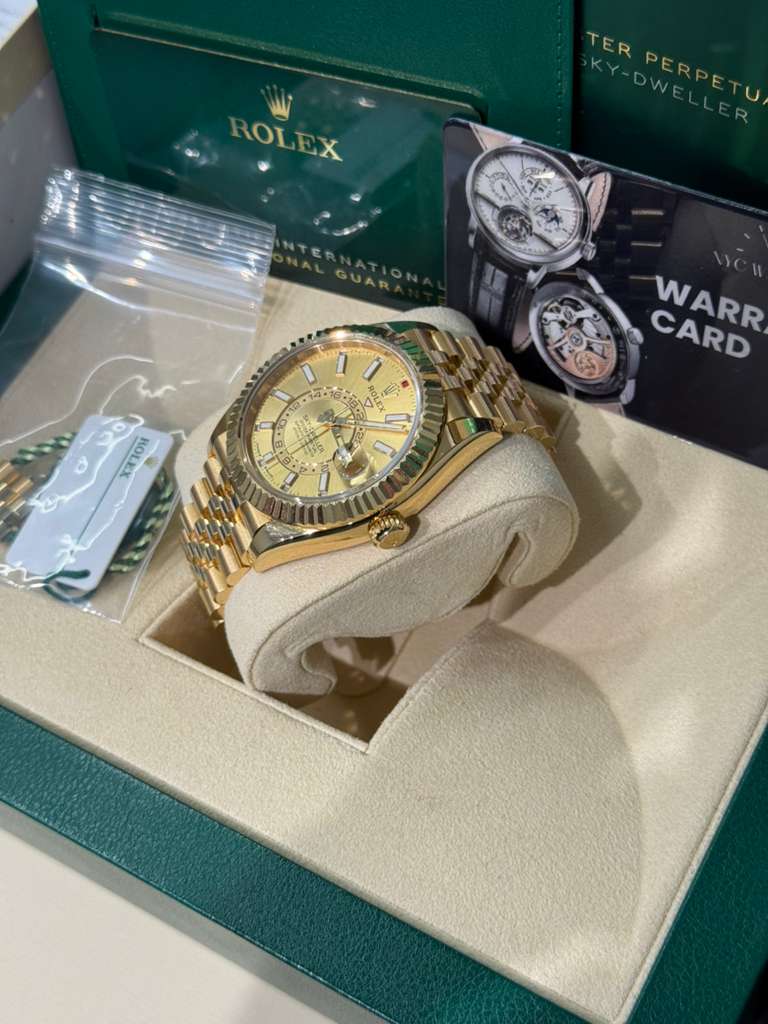 Rolex Sky Dweller - 42 MM - Yellow Gold - Champagne Dial - 336938-0004