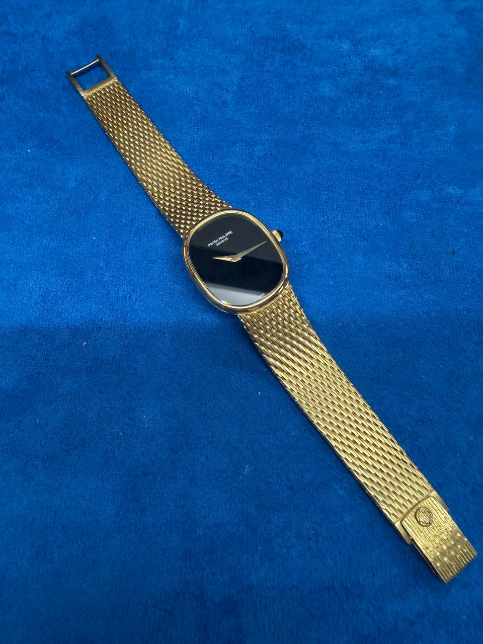 Patek Philippe Golden Ellipse - 18K Yellow Gold - Onyx Dial - Integrated Gold Bracelet - Ref. 3748/900