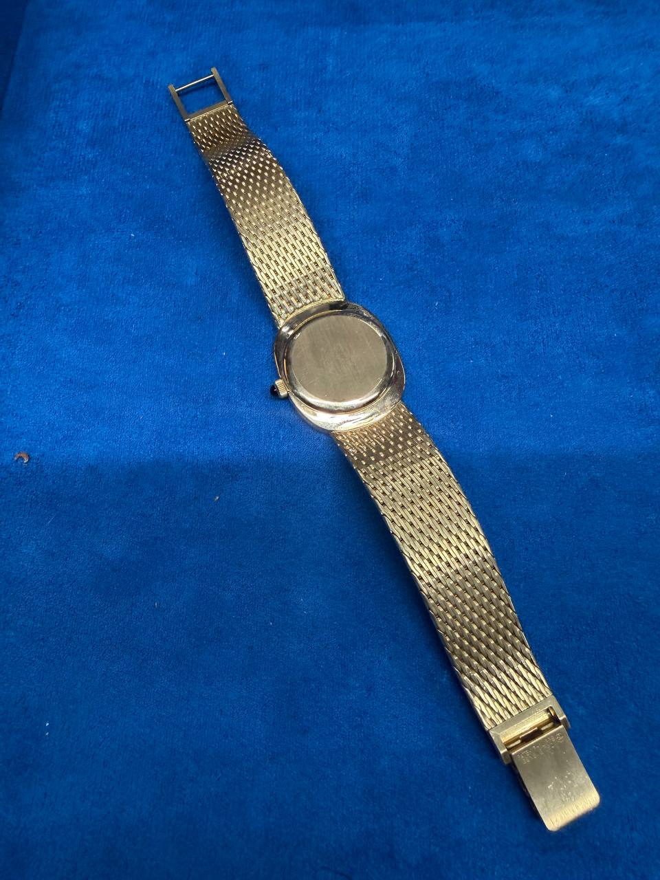Patek Philippe Golden Ellipse - 18K Yellow Gold - Onyx Dial - Integrated Gold Bracelet - Ref. 3748/900