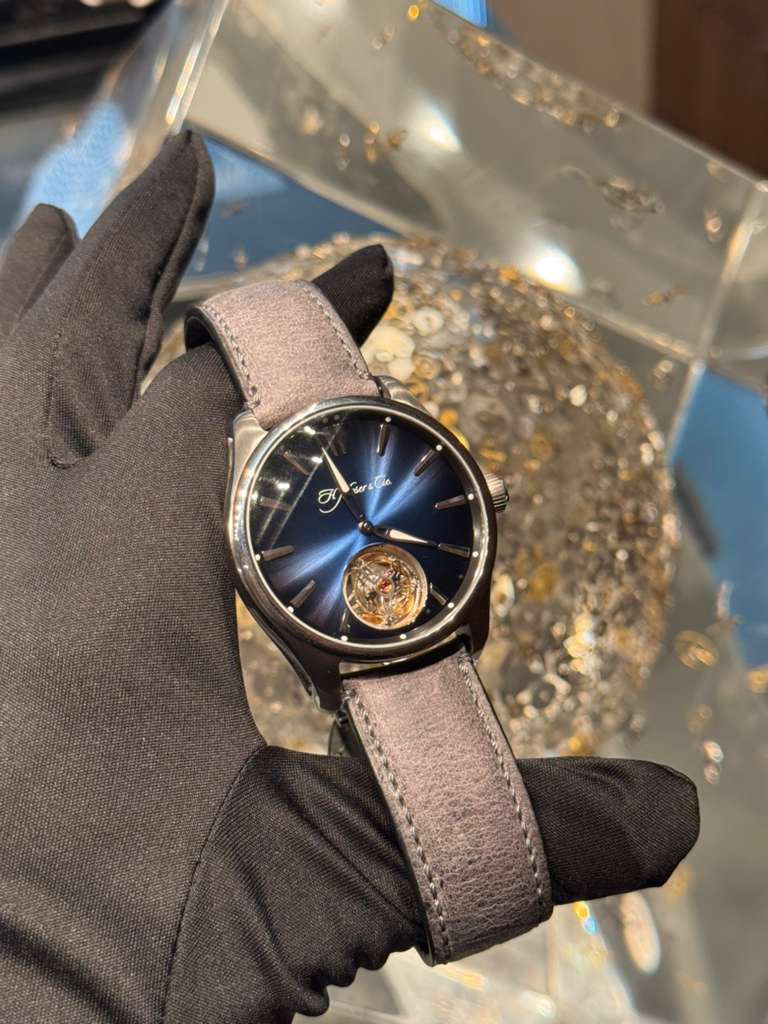 H. Moser & Cie Pioneer Tourbillon - Limited to 50 pieces - Stainless Steel - 43 MM - Black Leather Strap - Midnight Blue Fumé Dial - 3804-1201