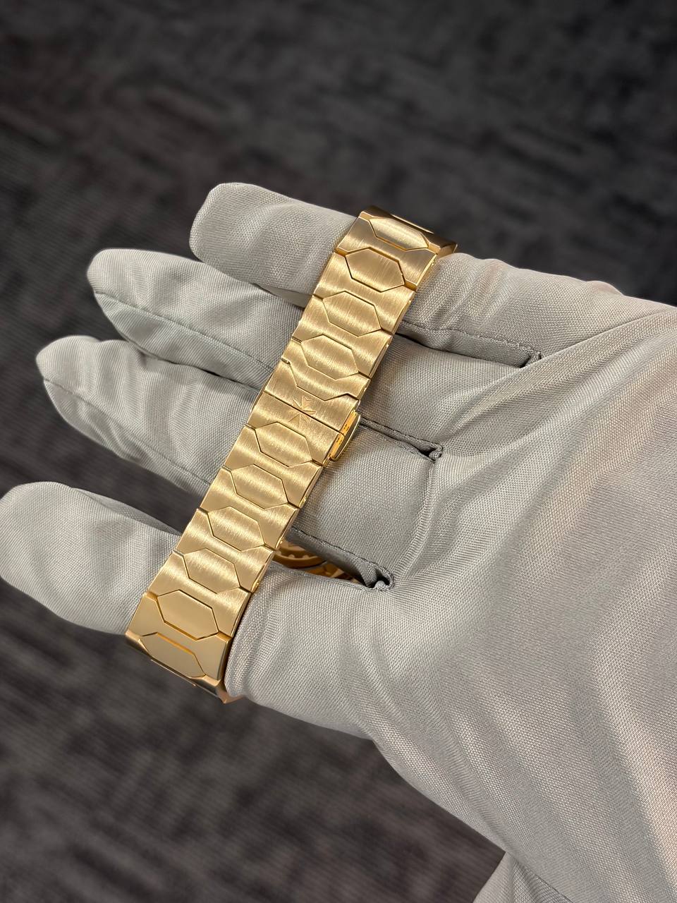 Vacheron Constantin Historiques 222 Yellow Gold 37 MM - Yellow Gold Bracelet - Beige Dial - 4200H/222J-B935