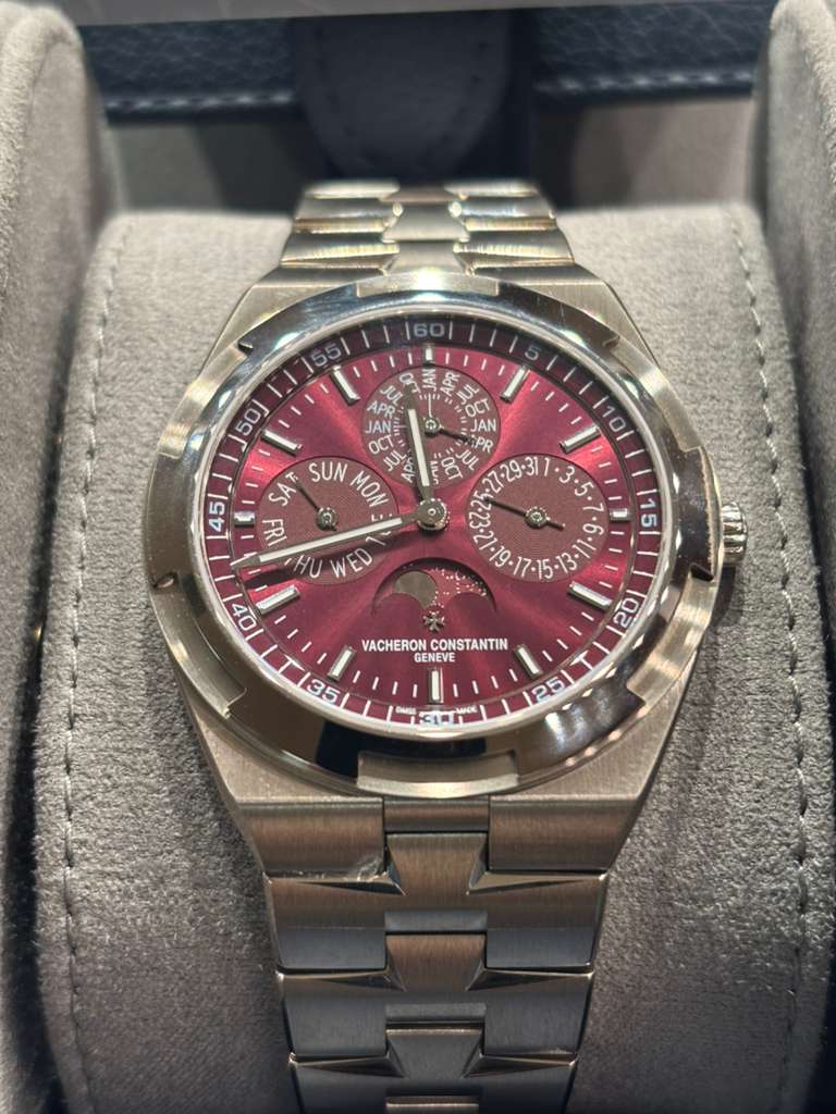 Vacheron Constantin Overseas Chronograph White Gold 41.5 MM - White Gold Bracelet - Burgundy Dial - 4300V/220G-H151