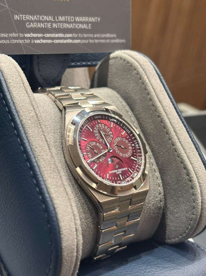 Vacheron Constantin Overseas Chronograph White Gold 41.5 MM - White Gold Bracelet - Burgundy Dial - 4300V/220G-H151