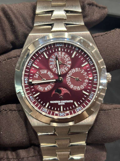 Vacheron Constantin Overseas Chronograph White Gold 41.5 MM - White Gold Bracelet - Burgundy Dial - 4300V/220G-H151