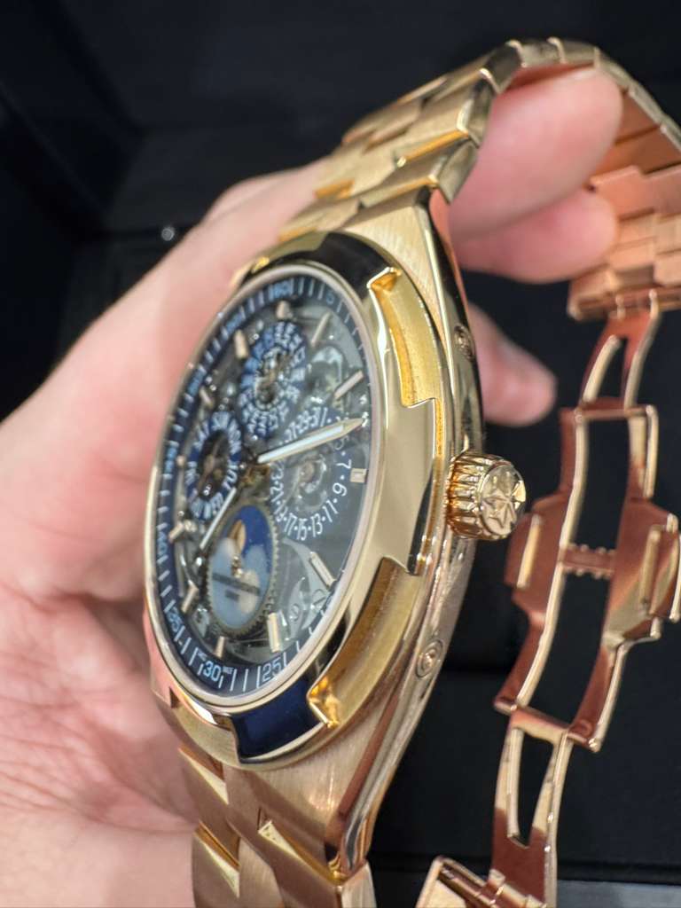 Vacheron Constantin - Overseas - Perpetual Calendar Ultra-thin - 41.5 MM - Rose Gold - Skeleton Dial - 4300V/220R-B642