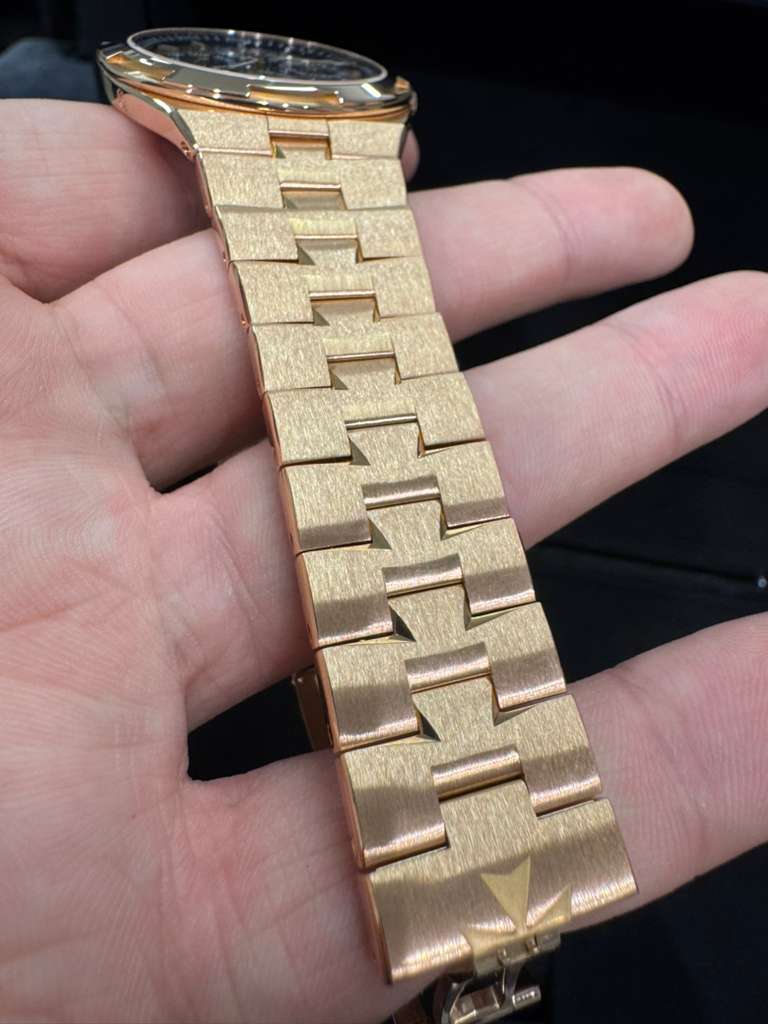 Vacheron Constantin - Overseas - Perpetual Calendar Ultra-thin - 41.5 MM - Rose Gold - Skeleton Dial - 4300V/220R-B642