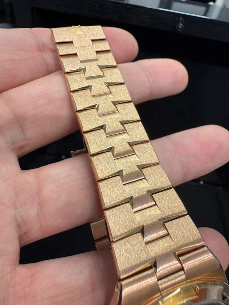Vacheron Constantin - Overseas - Perpetual Calendar Ultra-thin - 41.5 MM - Rose Gold - Skeleton Dial - 4300V/220R-B642