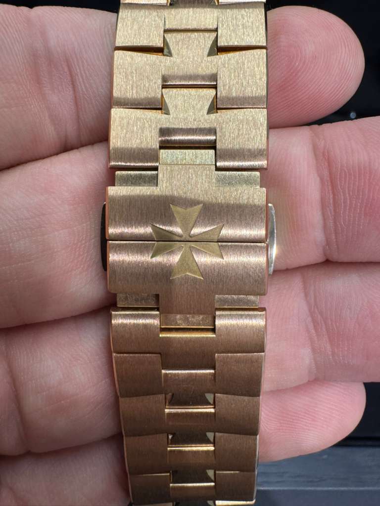 Vacheron Constantin - Overseas - Perpetual Calendar Ultra-thin - 41.5 MM - Rose Gold - Skeleton Dial - 4300V/220R-B642