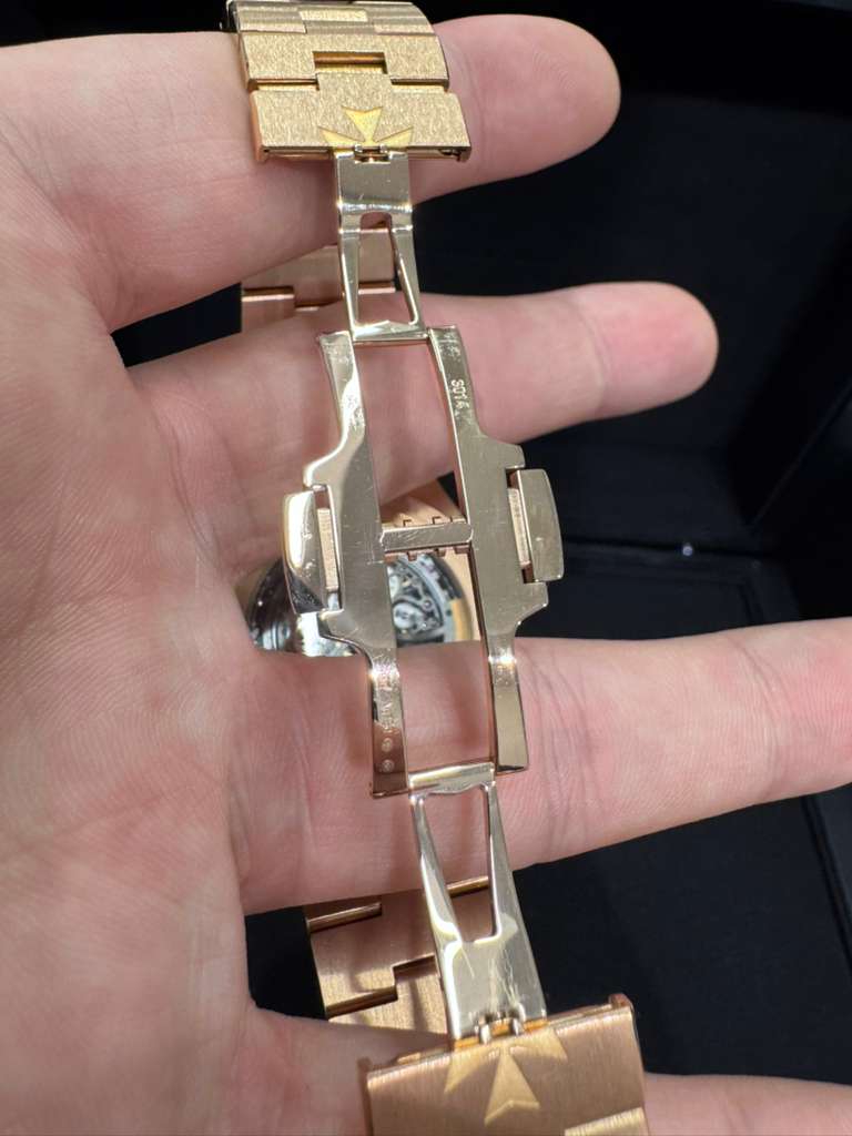 Vacheron Constantin - Overseas - Perpetual Calendar Ultra-thin - 41.5 MM - Rose Gold - Skeleton Dial - 4300V/220R-B642
