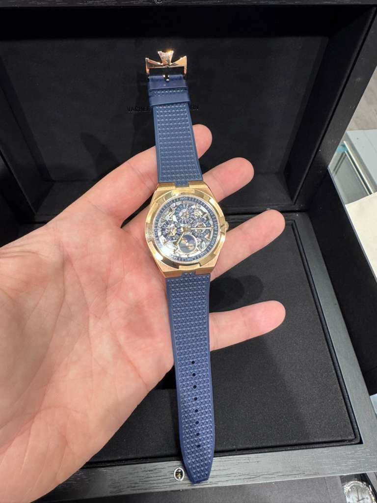 Vacheron Constantin - Overseas - Perpetual Calendar Ultra-thin - 41.5 MM - Rose Gold - Skeleton Dial - 4300V/220R-B642