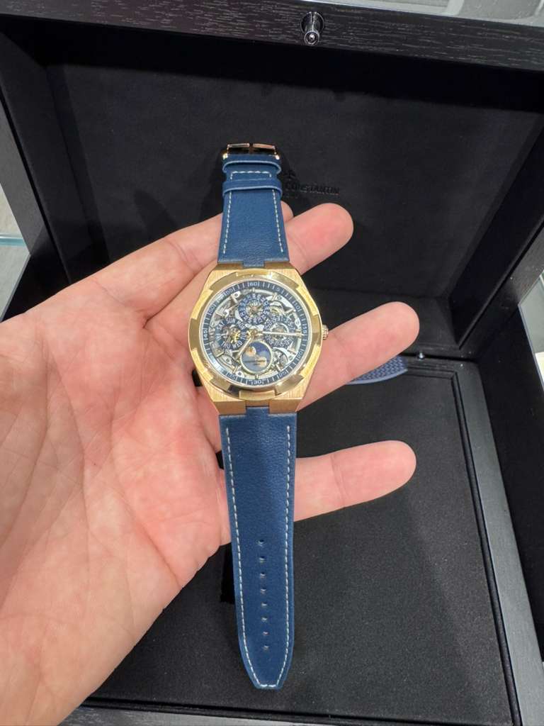 Vacheron Constantin - Overseas - Perpetual Calendar Ultra-thin - 41.5 MM - Rose Gold - Skeleton Dial - 4300V/220R-B642