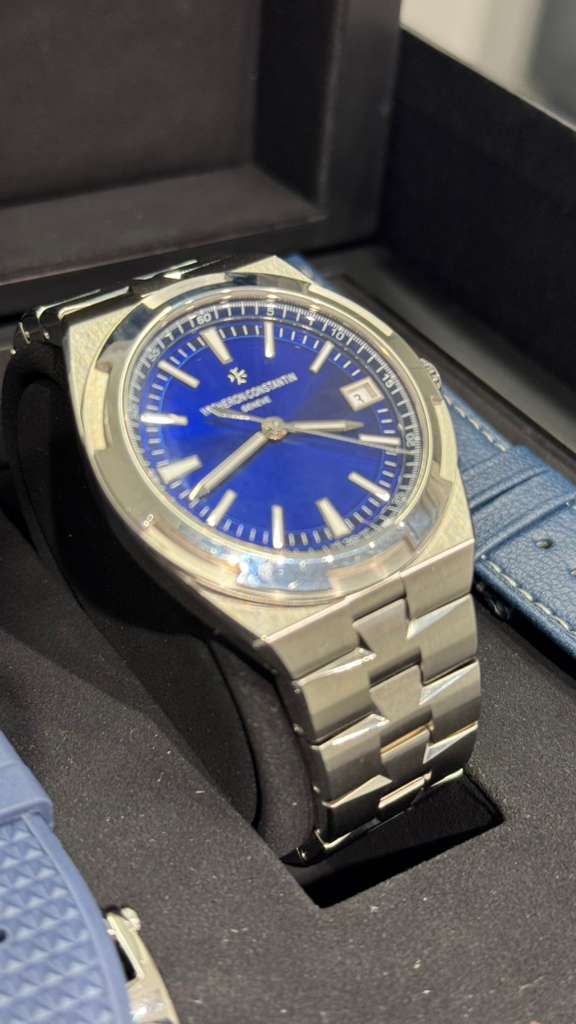 Vacheron Constantin Overseas Stainless Steel 41 MM - Stainless Steel Bracelet - Blue Dial - 4500V/110A-B128