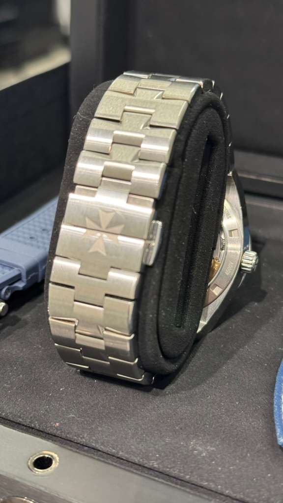 Vacheron Constantin Overseas Stainless Steel 41 MM - Stainless Steel Bracelet - Blue Dial - 4500V/110A-B128