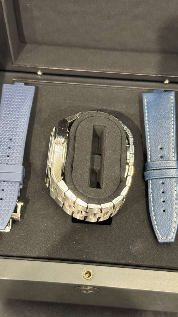 Vacheron Constantin Overseas Stainless Steel 41 MM - Stainless Steel Bracelet - Blue Dial - 4500V/110A-B128