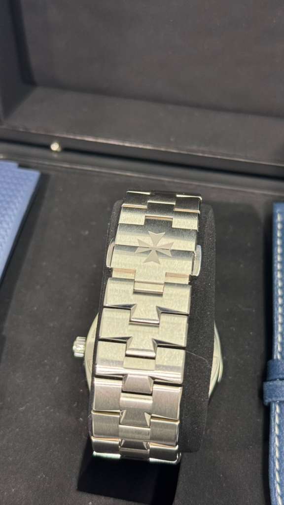 Vacheron Constantin Overseas Stainless Steel 41 MM - Stainless Steel Bracelet - Blue Dial - 4500V/110A-B128