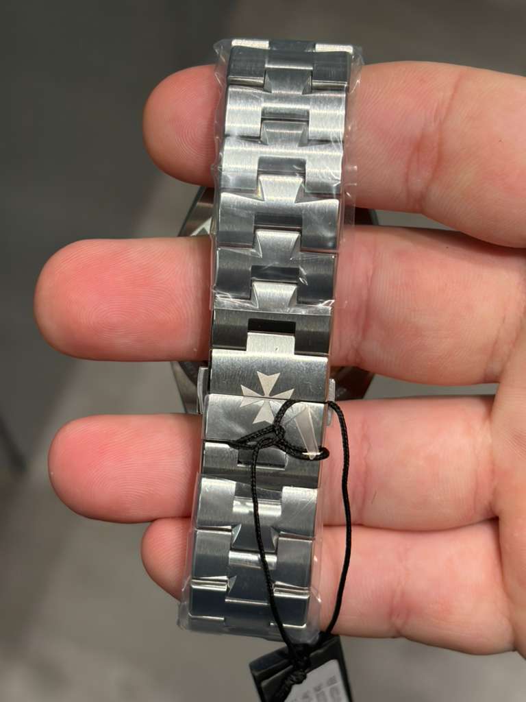 Vacheron Constantin Overseas Stainless Steel 41 MM - Stainless Steel Bracelet - Black Dial - 4520V/210A-B483