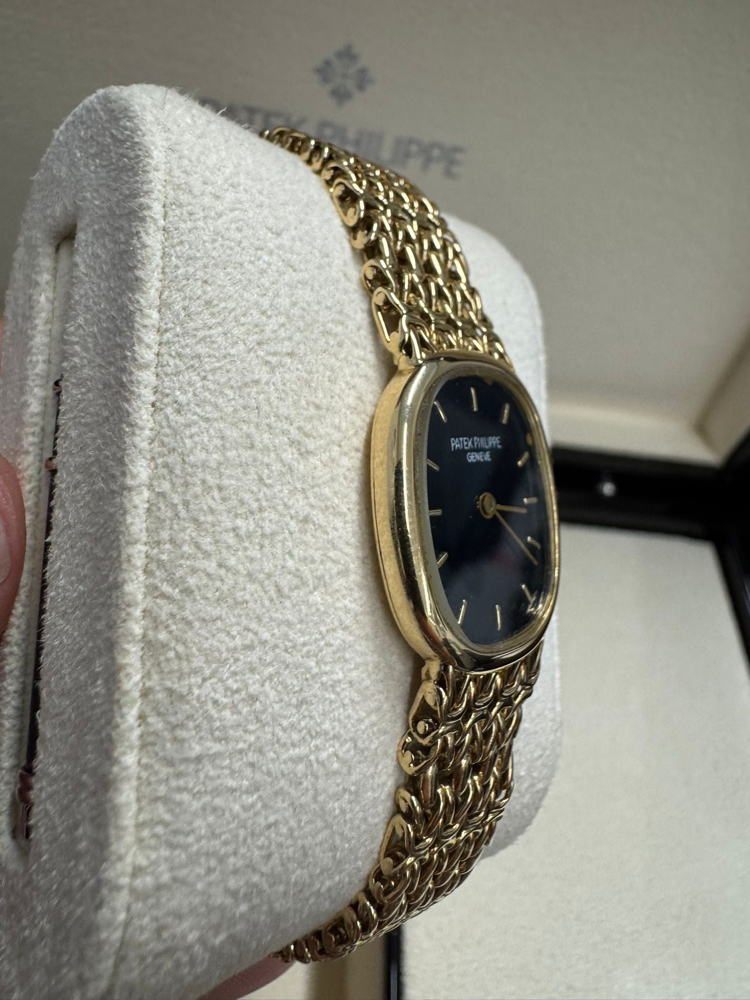 Patek Philippe Golden Ellipse - Yellow Gold - 20 MM x 23.5 MM - Blue Dial - 4764/1j