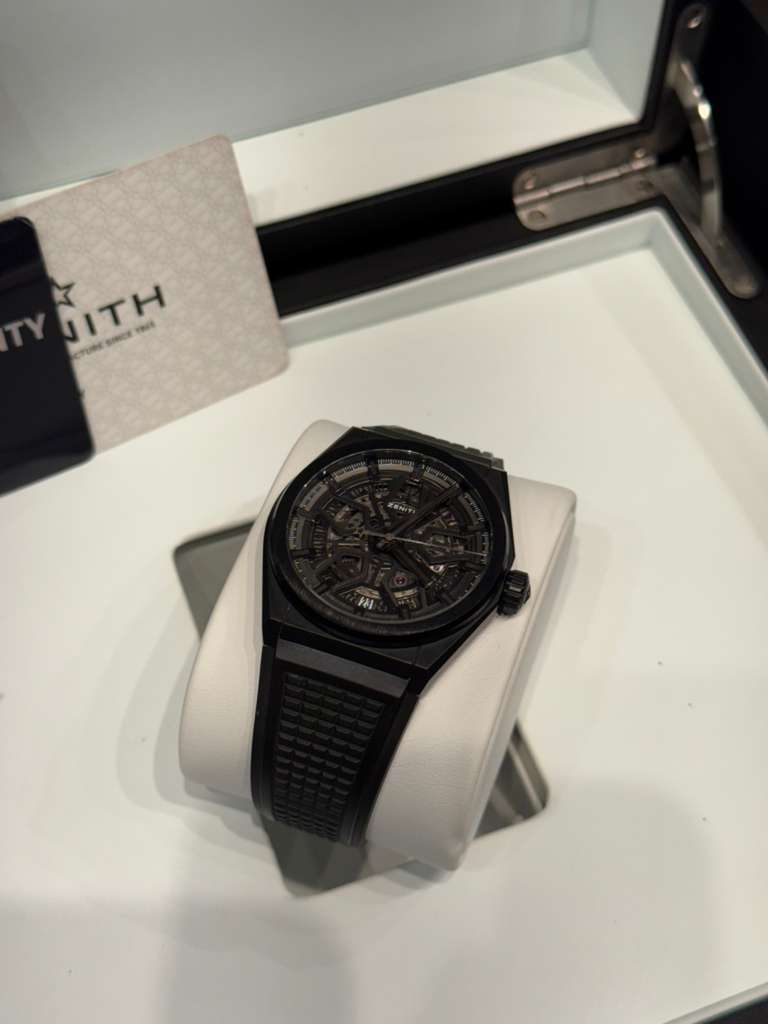 Zenith DEFY Classic - 41 MM - Black Ceramic - Skeleton Dial - Black Rubber Strap - 49.9000.670/77.R782