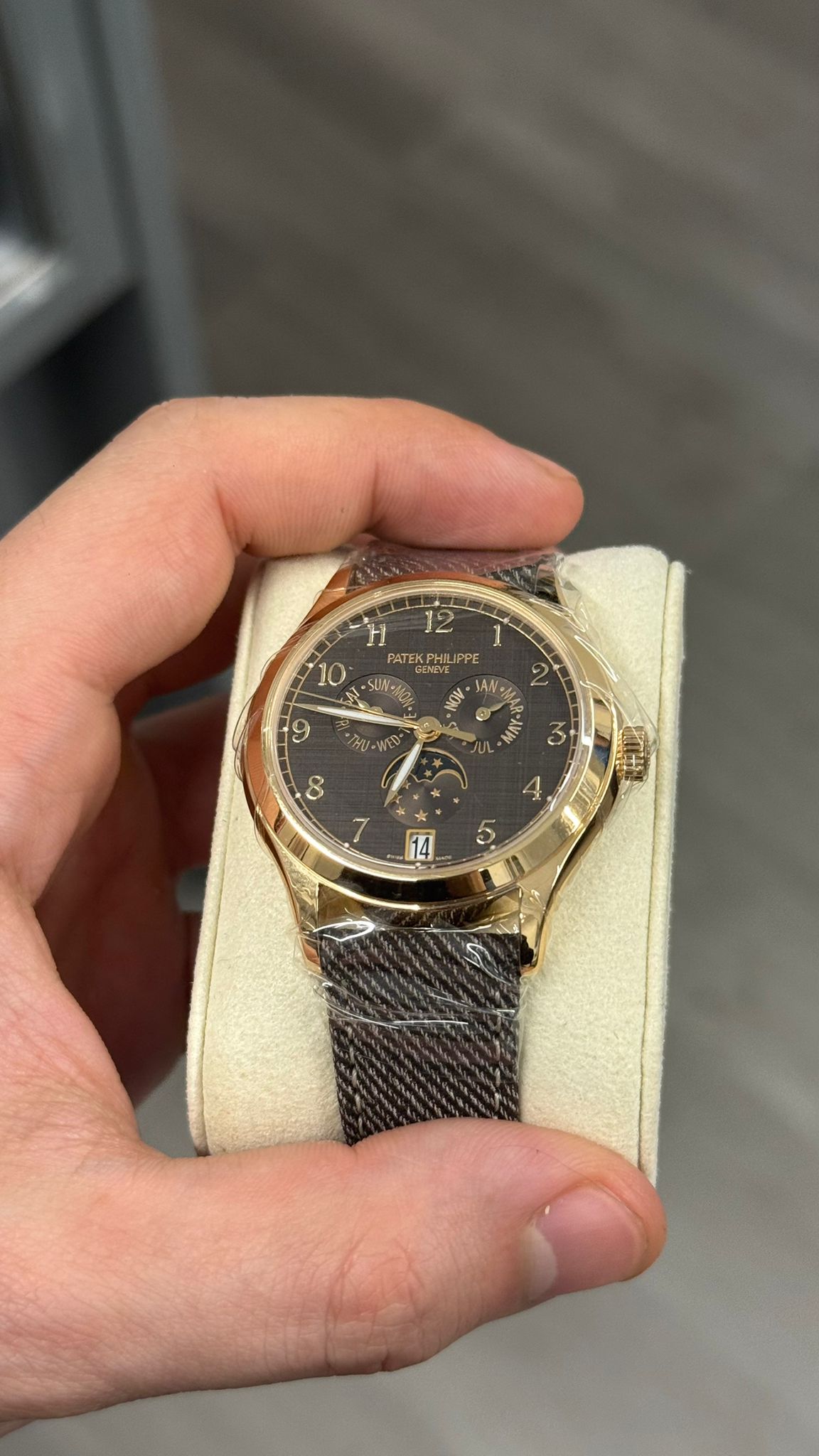 Patek Philippe Complications - 38 MM - Rose Gold - Chestnut Dial - 4946R-001