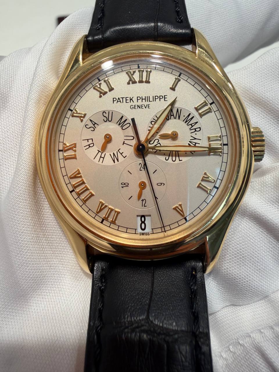 Patek Philippe Complications - Annual Calendar - 37 MM - Yellow Gold - 5035J-001