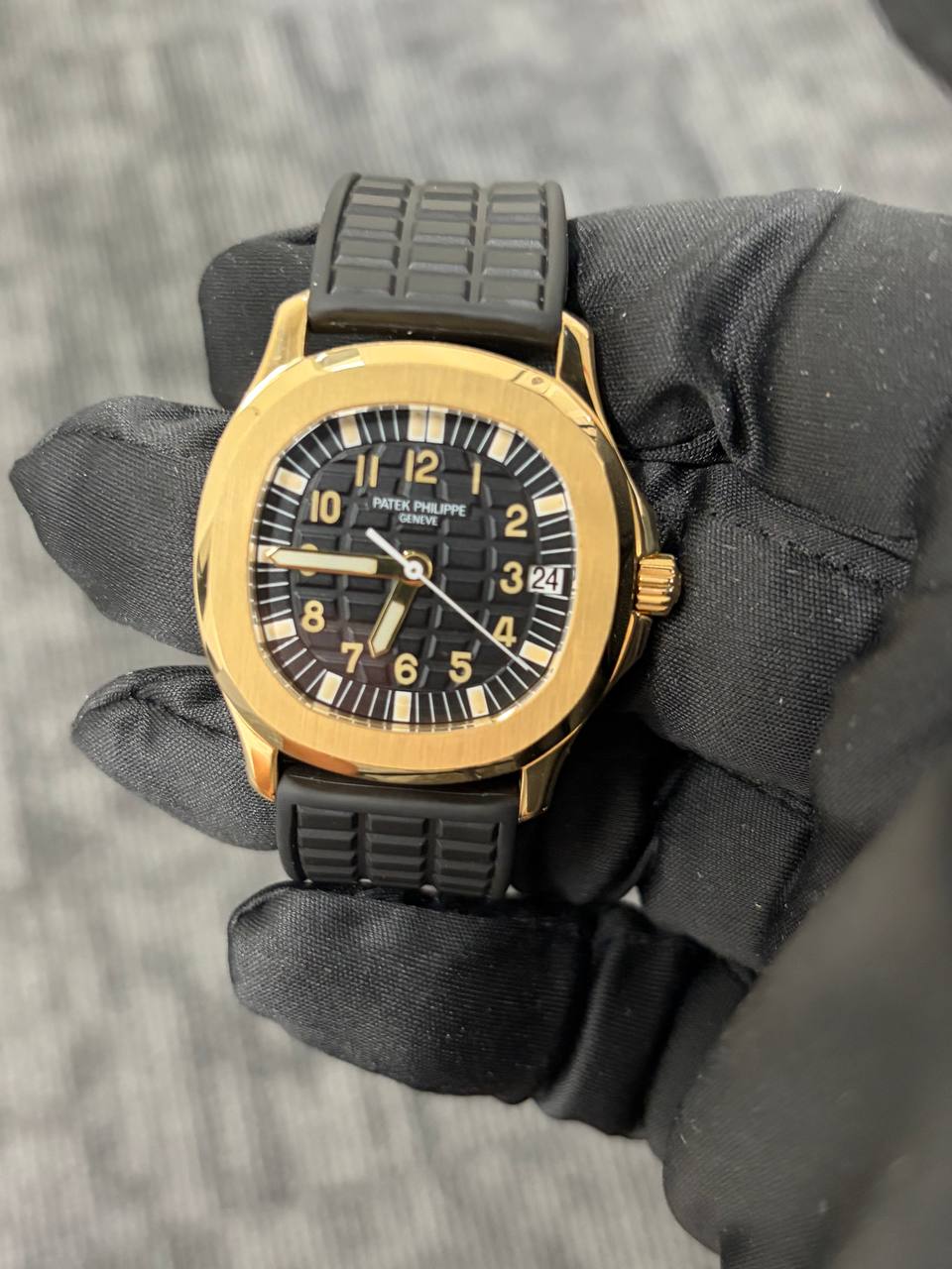 Patek Philippe Aquanaut - 36 MM - Yellow Gold - 5066J