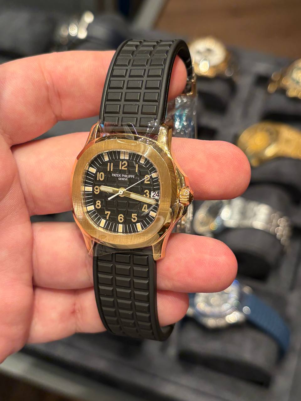 Patek Philippe Aquanaut - 36 MM - Yellow Gold - 5066J