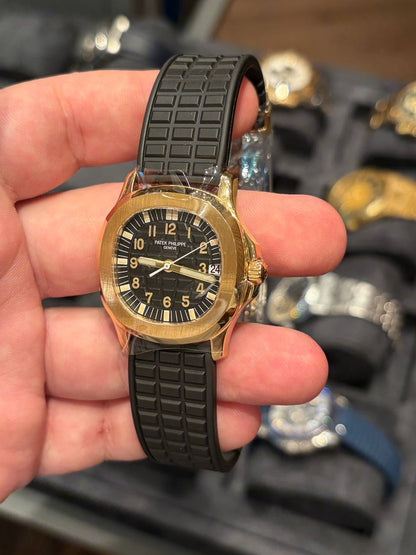 Patek Philippe Aquanaut - 36 MM - Yellow Gold - 5066J