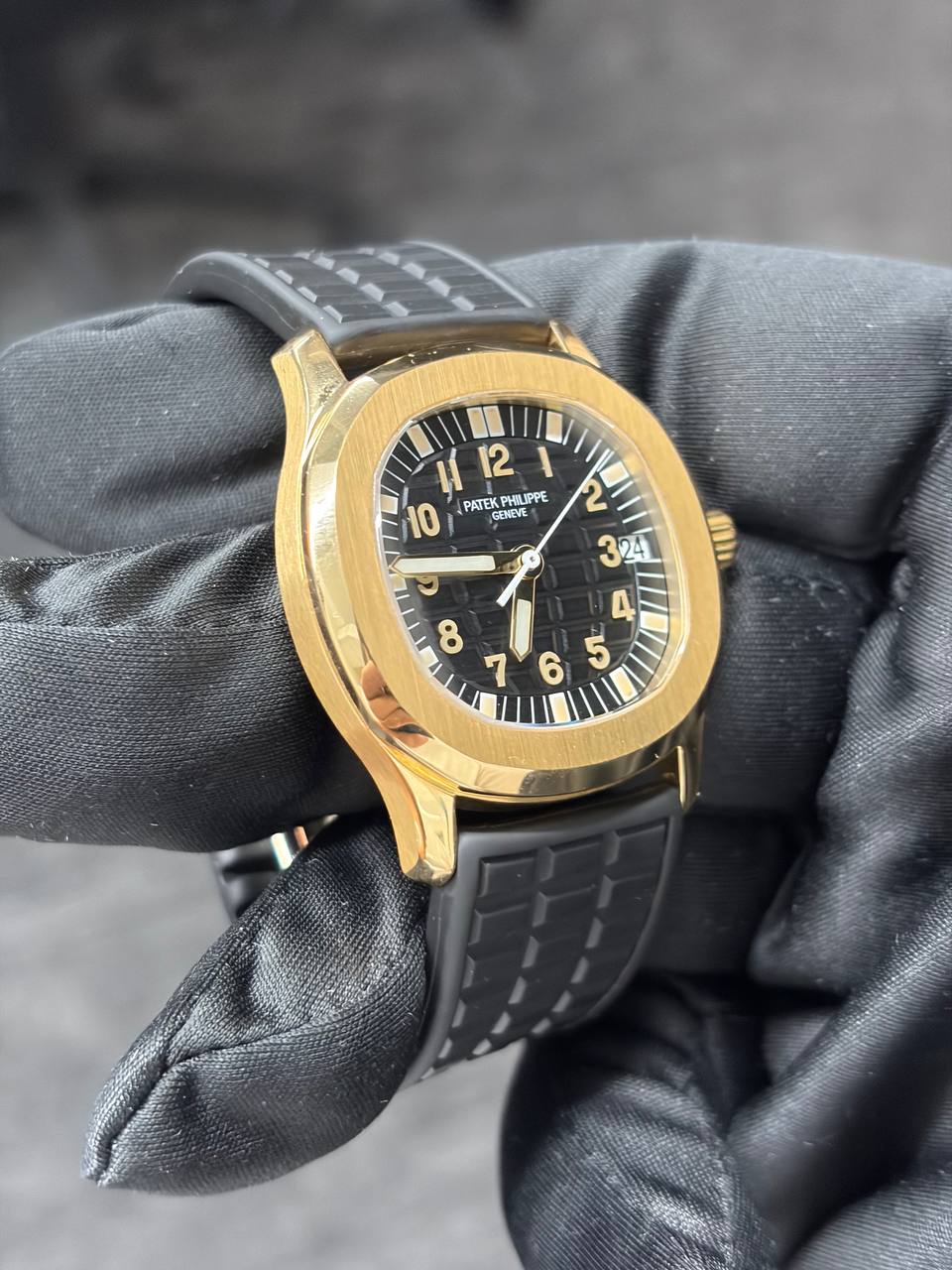 Patek Philippe Aquanaut - 36 MM - Yellow Gold - 5066J